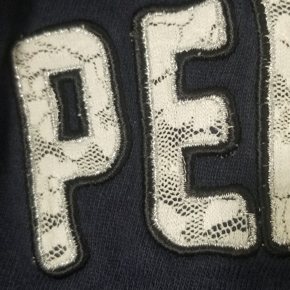 Penn State PSU Hoodie. Lace Embroidered Logo on Back & Paw Print Sleeve. Size M. - Picture 8 of 9